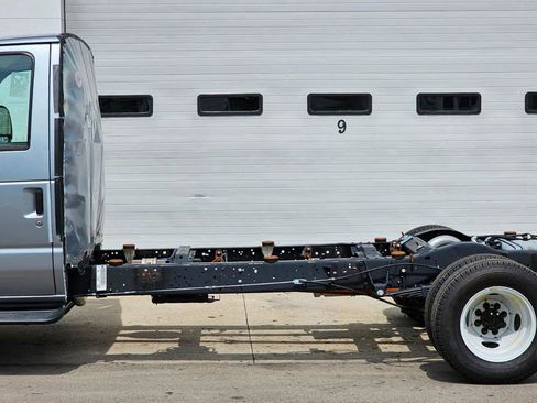 Used 2027 Ford E-450 and Econoline 450 Super Duty w/ Power Equipment Group RWD image 5