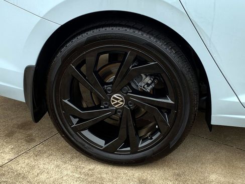 Used 2025 Volkswagen Jetta SE image 8