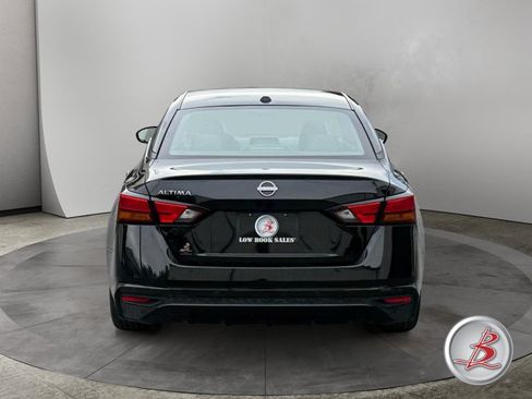 Used 2025 Nissan Altima 2.5 SV FWD image 6