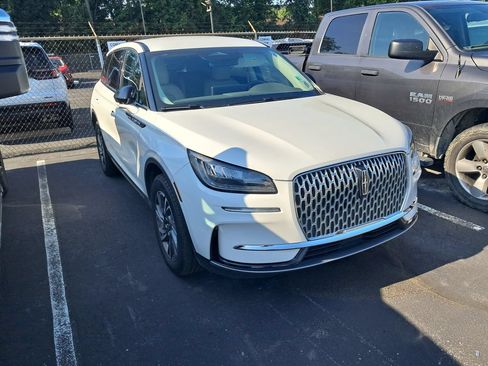 Used 2023 Lincoln Corsair AWD image 6
