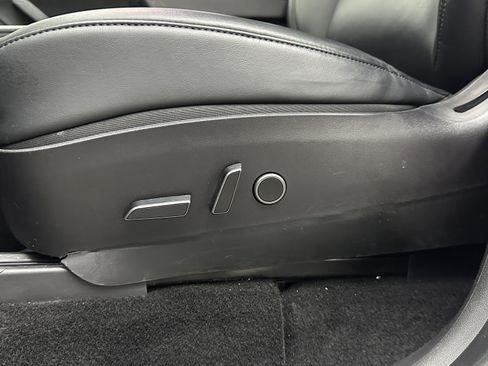 Used 2021 Tesla Model Y Long Range image 11