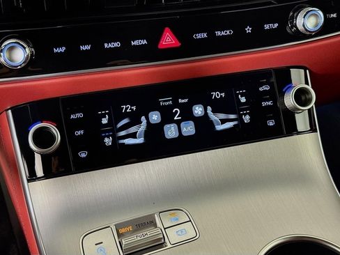New 2026 Genesis GV70 3.5T Sport Advanced AWD/4WD image 18