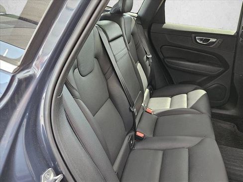 Used 2022 Volvo XC60 B5 Momentum w/ Advanced Package FWD image 16
