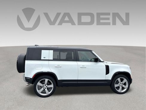 Used 2024 Land Rover Defender 110 SE AWD/4WD image 32