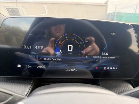Used 2025 Chevrolet Equinox LT w/ Safety and Technology Package AWD/4WD image 3