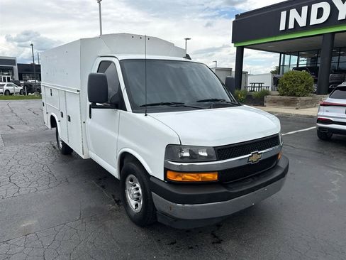 Used 2019 Chevrolet Express 3500 w/ Power Convenience Package RWD image 2