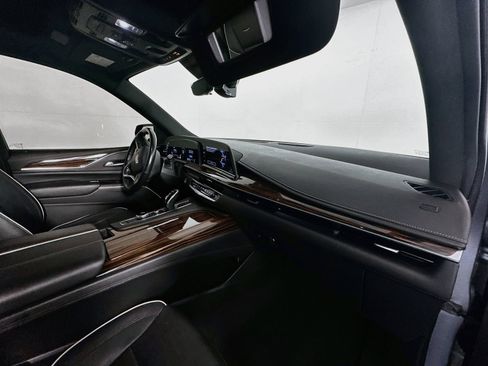 Used 2021 Cadillac Escalade ESV Premium Luxury w/ Driver Assist Tech Package AWD/4WD image 32