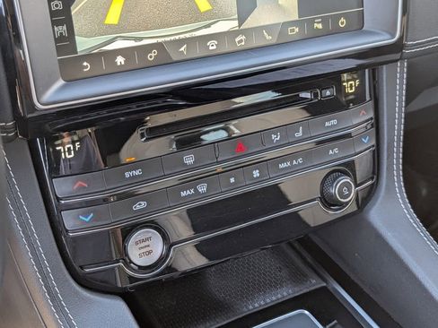 Used 2019 Jaguar F-PACE R-Sport image 25