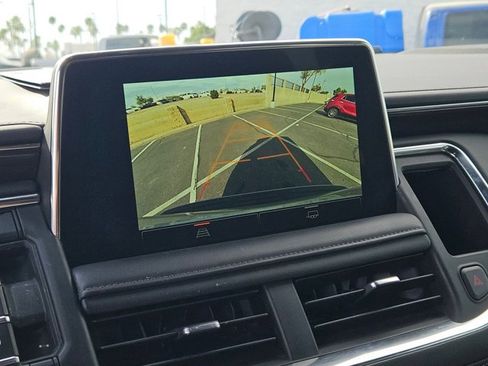 Used 2024 GMC Yukon XL SLE image 13