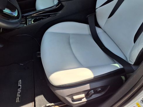 Used 2019 Toyota Prius XLE w/ Carpet Mat Package FWD image 24