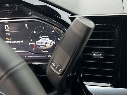 Used 2024 GMC Sierra 1500 Elevation image 21