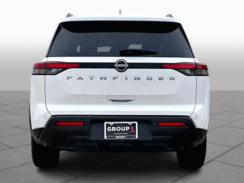 Used 2025 Nissan Pathfinder SV image 5