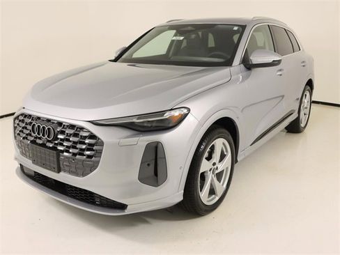 New 2025 Audi Q5 Prestige image 1