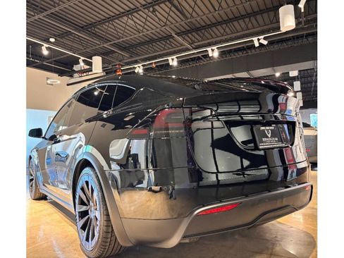 Used 2022 Tesla Model X Plaid image 17