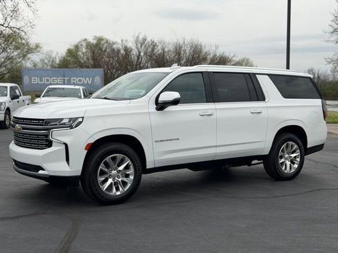 Used 2023 Chevrolet Suburban Premier AWD/4WD image 3
