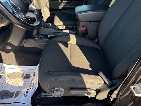 Used 2022 Jeep Wrangler Unlimited Sahara w/ Cold Weather Group image 16