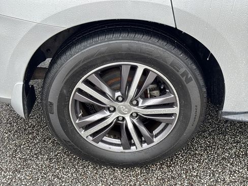 Used 2019 INFINITI QX60 Luxe w/ Essential Package image 17