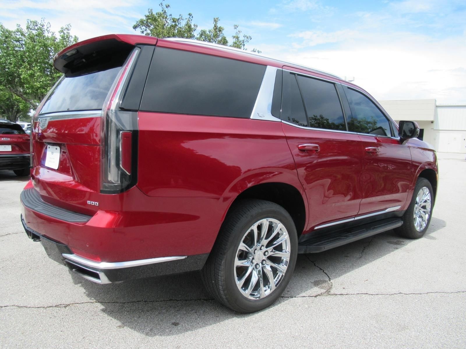 Used 2023 Cadillac Escalade Premium Luxury w/ LPO, Radiant Package AWD/4WD image 6