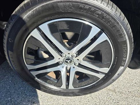 Used 2022 Mercedes-Benz GLS 450 4MATIC image 9