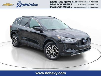 Used 2025 Ford Escape SE w/ Class II Trailer Tow Package