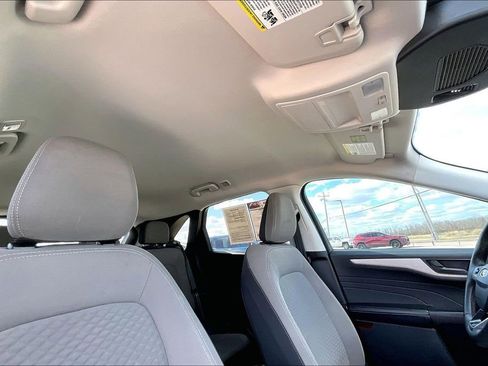 Used 2022 Ford Escape SE w/ SE Sport Appearance Package image 28