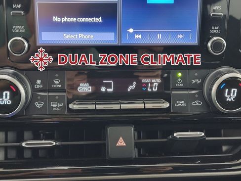 Used 2021 Toyota Highlander XLE image 23