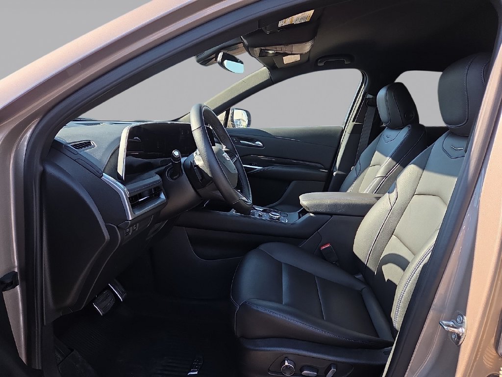 Used 2025 Cadillac XT4 Sport w/ LPO, Floor Liner Package FWD image 16