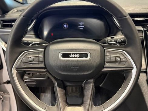 Used 2024 Jeep Grand Cherokee Limited w/ Luxury Tech Group II AWD/4WD image 11
