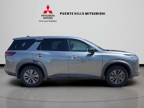 Used 2023 Nissan Pathfinder S FWD image 4