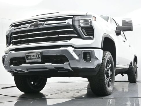 Used 2024 Chevrolet Silverado 2500 LTZ AWD/4WD image 43