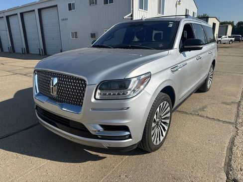 Used 2018 Lincoln Navigator L Select w/ Technology Package AWD/4WD image 5