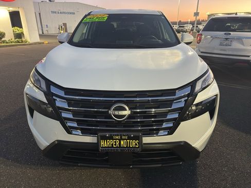 Used 2024 Nissan Rogue SV image 8