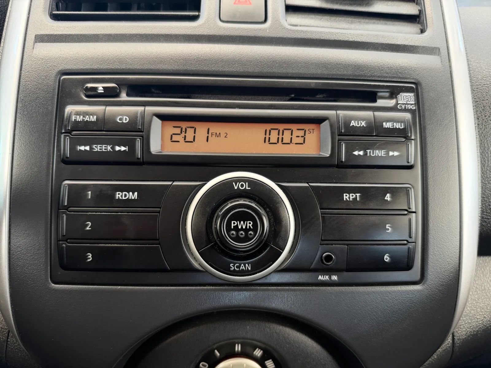 Used 2014 Nissan Versa SV FWD image 34