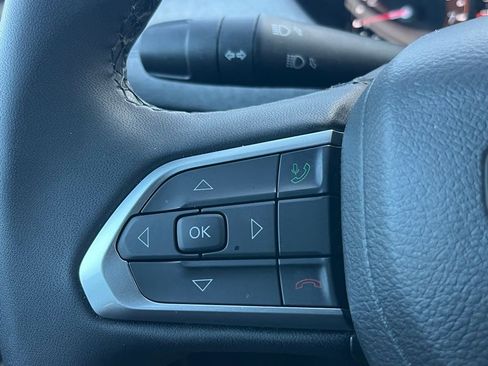 Used 2024 Jeep Compass Latitude image 12