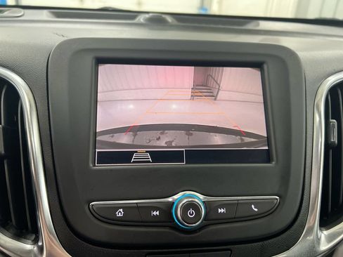 Used 2022 Chevrolet Equinox LS AWD/4WD image 15