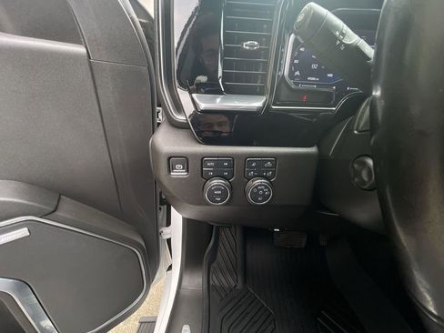 Used 2025 Chevrolet Silverado 1500 LTZ AWD/4WD image 17