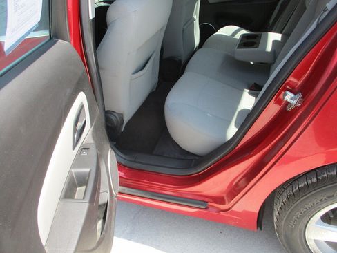 Used 2011 Chevrolet Cruze LT FWD image 8
