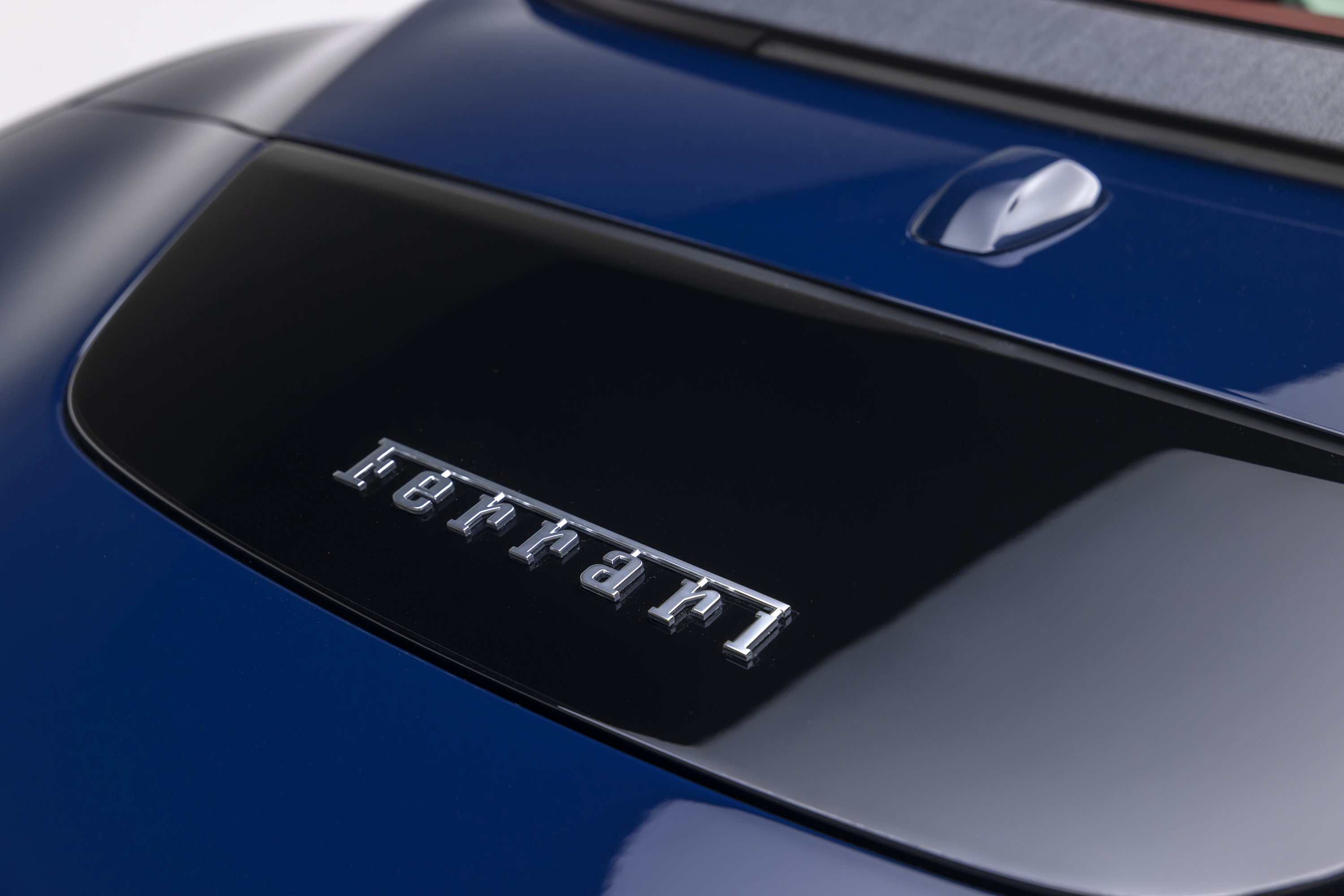 Certified 2024 Ferrari Roma Spider RWD image 19