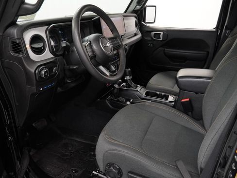 Used 2024 Jeep Wrangler Unlimited AWD/4WD image 24