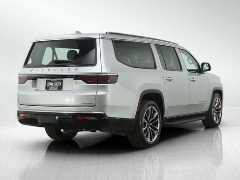 Used 2023 Jeep Wagoneer L Series II w/ Premium Group I image 5