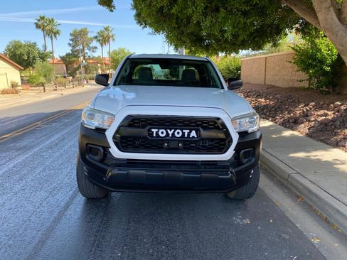 Used 2018 Toyota Tacoma SR RWD image 3