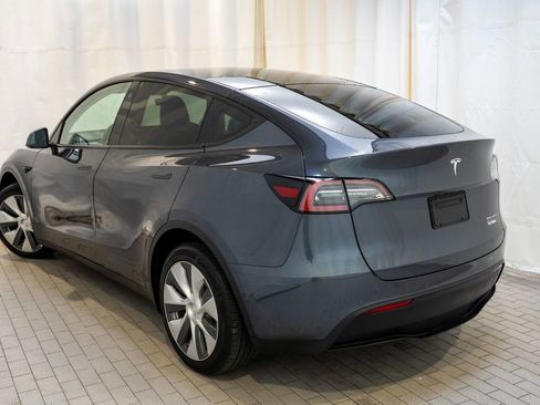 Used 2020 Tesla Model Y Long Range image 3