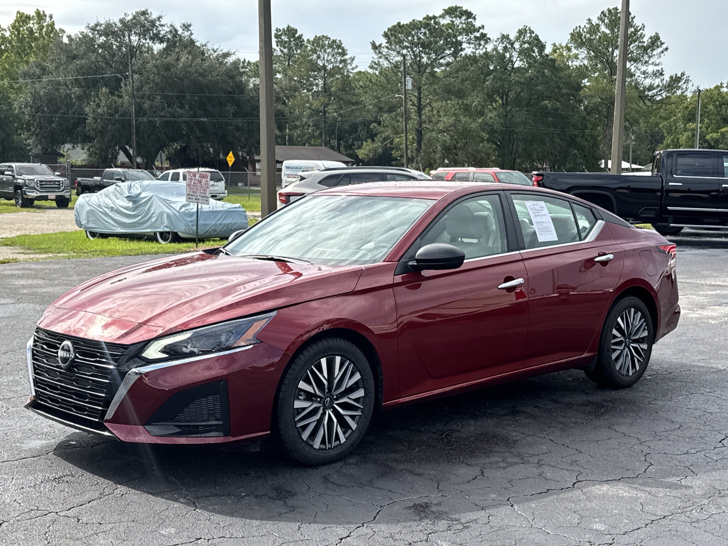 Used 2025 Nissan Altima 2.5 SV FWD image 5