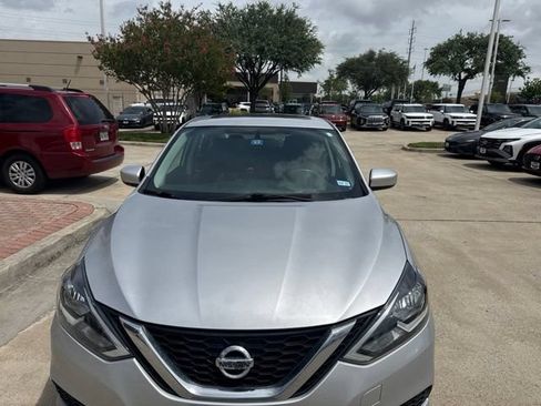 Used 2017 Nissan Sentra SV w/ Style Package FWD image 3