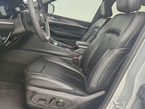 Used 2025 Jeep Grand Cherokee Limited w/ Black Appearance Package RWD image 15