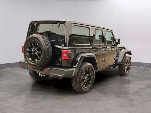 Used 2024 Jeep Wrangler Unlimited Sahara w/ Technology Group AWD/4WD image 4