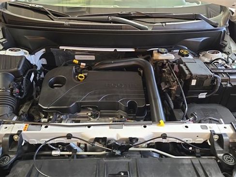 Used 2024 GMC Terrain SLE w/ Driver Convenience Package image 30