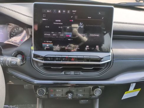 New 2026 Jeep Compass Latitude image 27