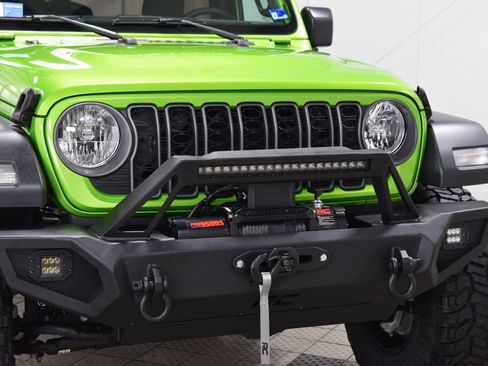 Used 2025 Jeep Wrangler Sport AWD/4WD image 13