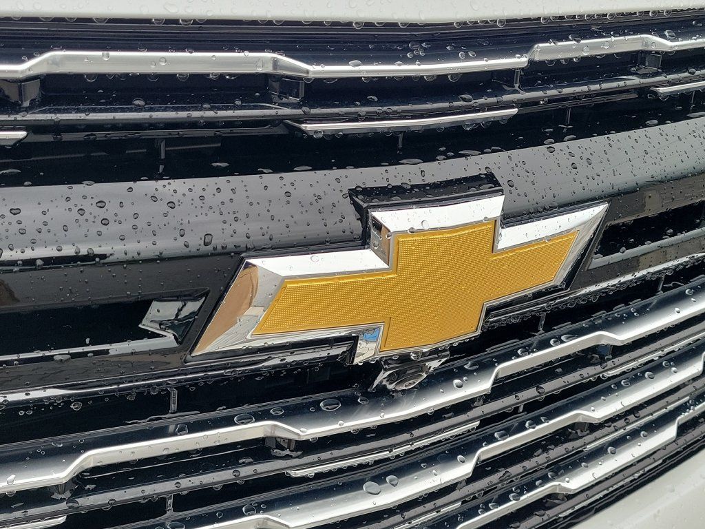 Used 2025 Chevrolet Tahoe High Country AWD/4WD image 9